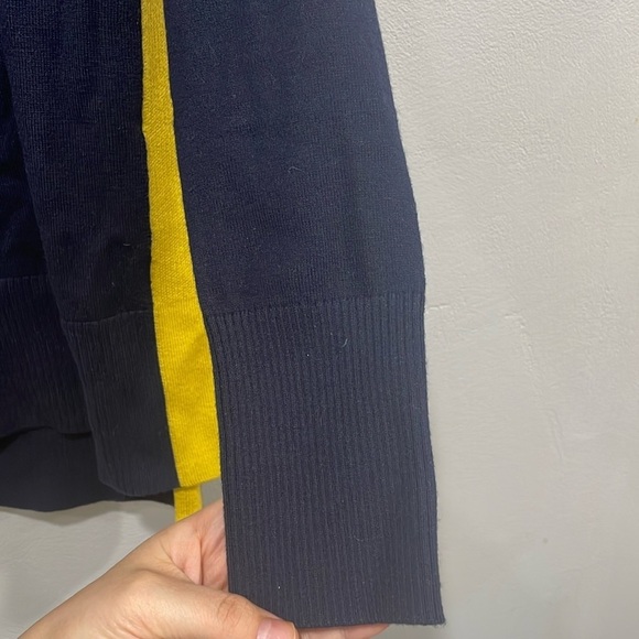 Boden Wool and Cotton Navy and Yellow sweater size XS with small hole - Picture 5 of 7